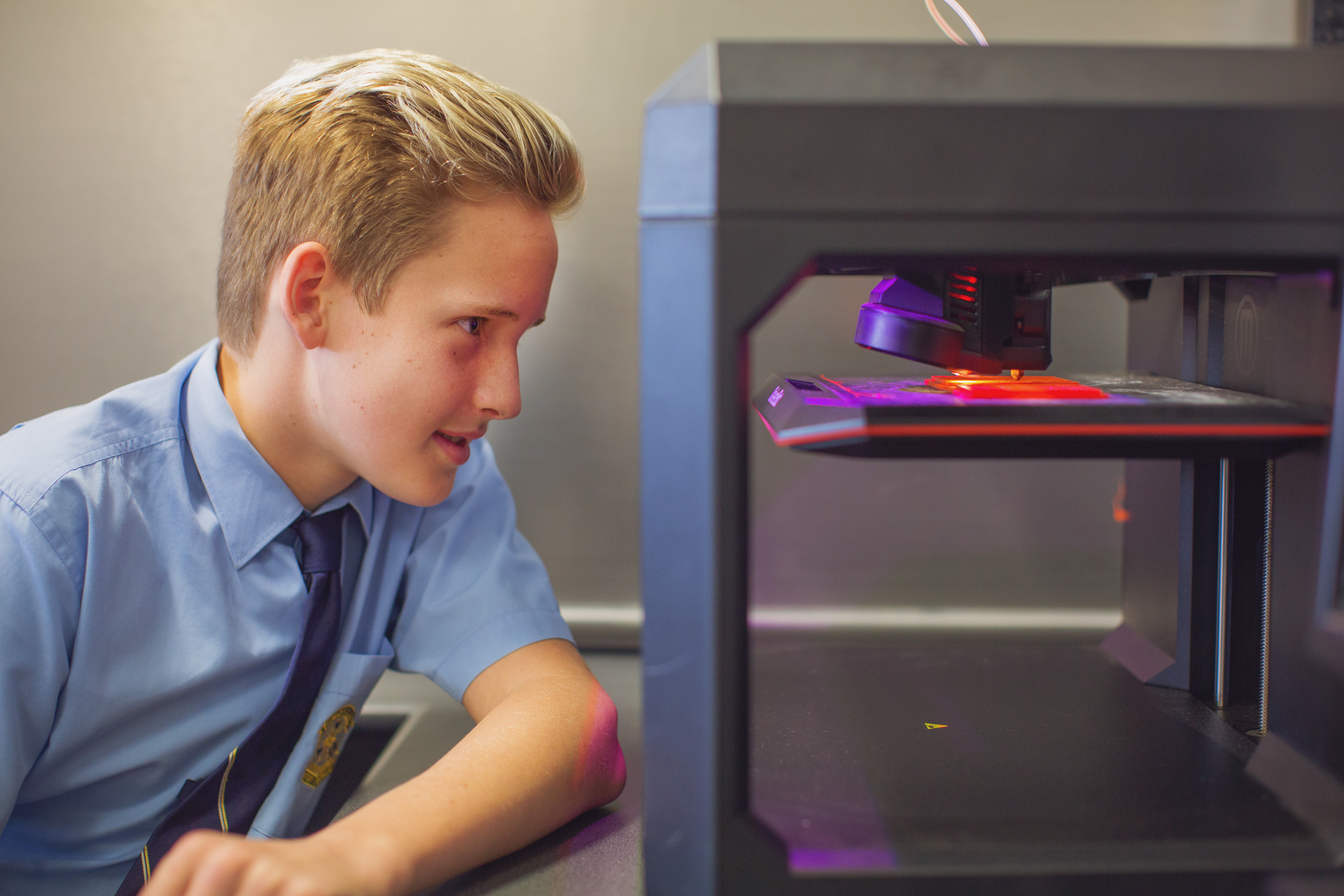 Student with Laser scanner 1.jpg